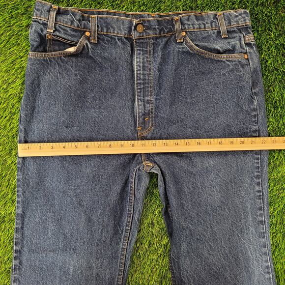 Vintage LEVIS 517 Bootcut Jeans 38x31 Dark-Wash - Picture 9 of 16